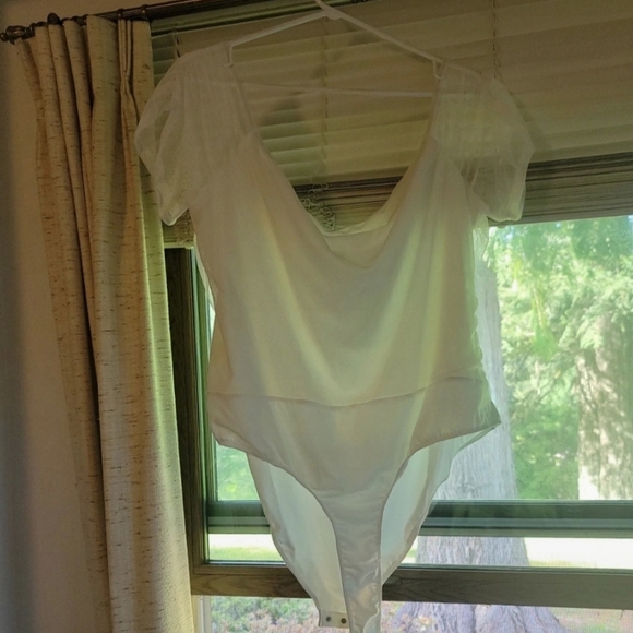 Cute top - Picture 2 of 3